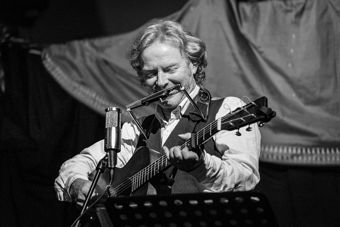 Reg Meuross - Profile