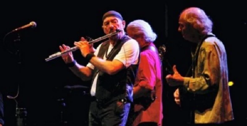 Concert Review: Ian Anderson's flute hits the highs, but his voice can't